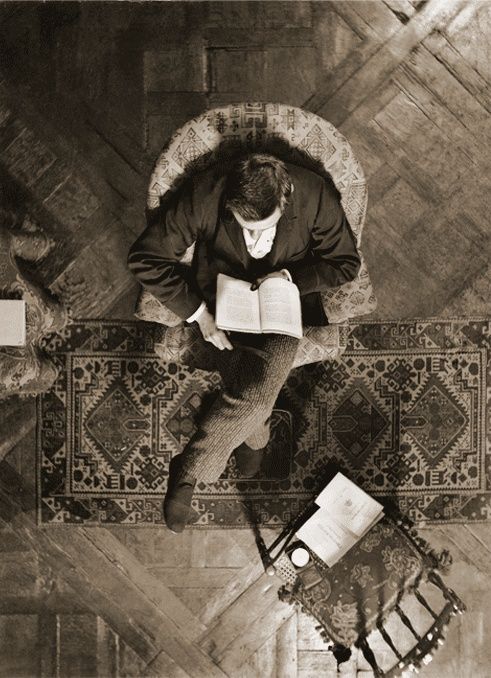 reading - Henri Roger Viollet.jpg